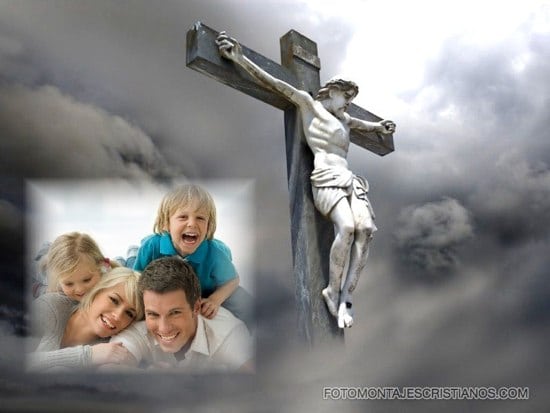 fotomontaje cristiano de jesus en la cruz